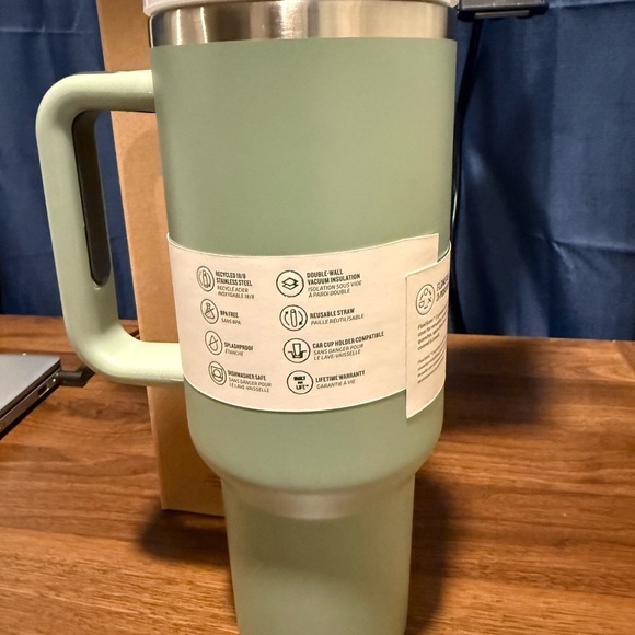 Stanley Quencher H2.0 Tumbler in Green - Picture 2 of 5